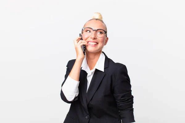 Pretty Blond Businesswoman Smartphone — Stock Photo, Image