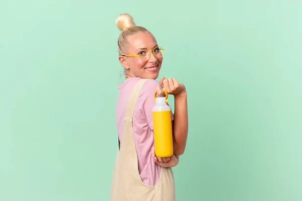 Pretty Blond Woman Coffee Thermos — Stock Photo, Image