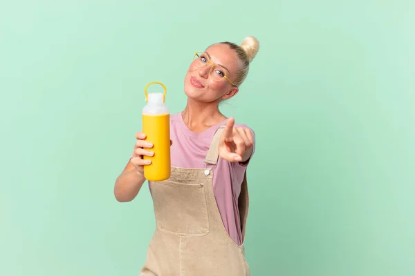 Pretty Blond Woman Coffee Thermos — Stock Photo, Image