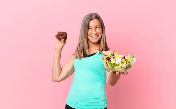 Middle Age Pretty Woman Coparing Salad Donut — Stock Photo, Image