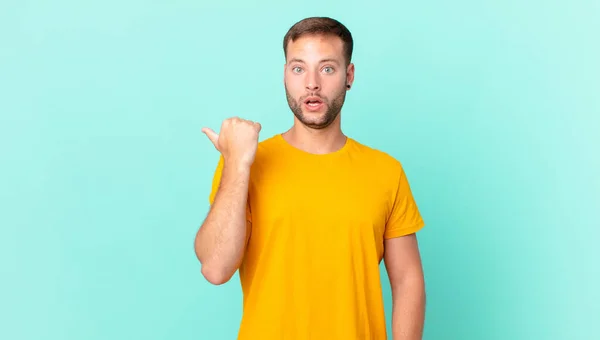 Handsome Blonde Man Looking Astonished Disbelief — Photo