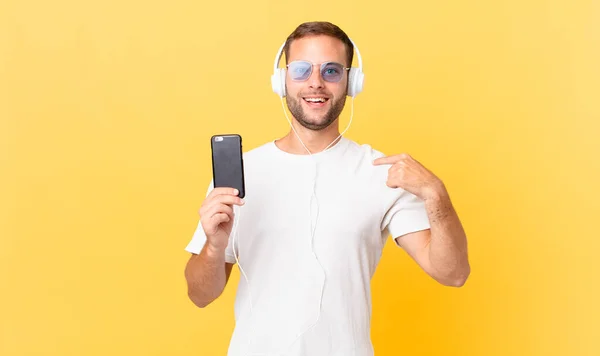 Feeling Happy Pointing Self Excited Listening Music Headphones Smartphone — Stockfoto