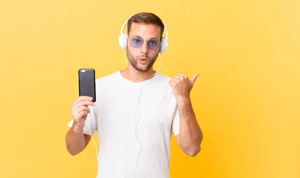 Looking Astonished Disbelief Listening Music Headphones Smartphone — 스톡 사진