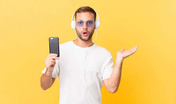Looking Surprised Shocked Jaw Dropped Holding Object Listening Music Headphones — kuvapankkivalokuva