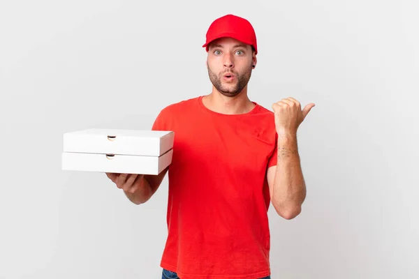 Pizza Deliver Man Looking Astonished Disbelief — Fotografia de Stock