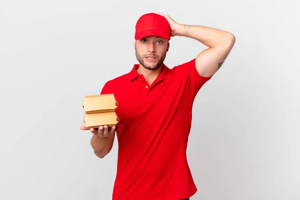 Burger Dodat Muž Pocit Stresu Úzkosti Nebo Strach Rukama Hlavě — Stock fotografie