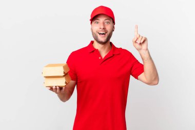 Hamburger insanı mutlu ve heyecanlı bir dahi gibi hissettirir.