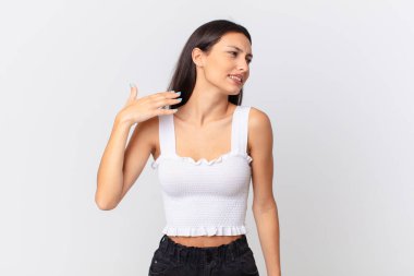 İspanyol güzel kadın stresli, endişeli, yorgun ve hayal kırıklığına uğramış hissediyor.