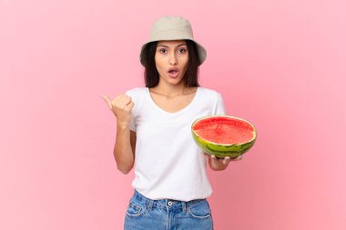 Şaşkınlık içinde bakıyorlardı.