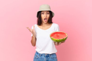 Son derece şaşkın ve şaşkınım.