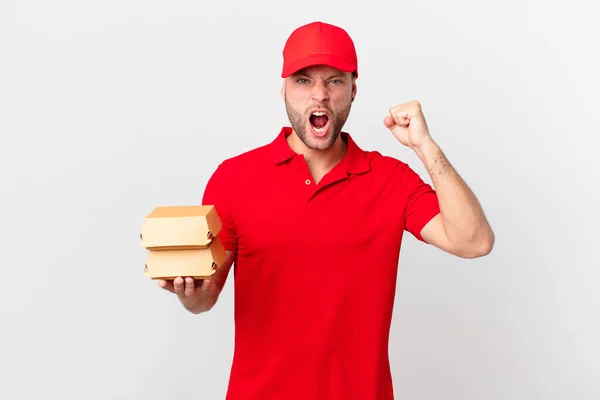 Hamburger Leveren Man Schreeuwen Agressief Met Een Boze Uitdrukking — Stockfoto