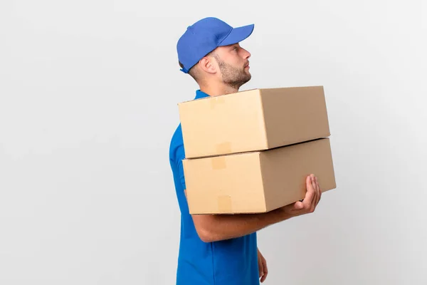 Paquete Entregar Hombre Vista Perfil Pensamiento Imaginar Soñar Despierto —  Fotos de Stock