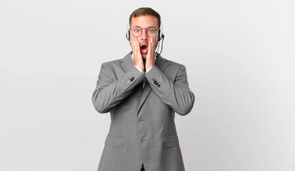 Telemarketer Businessman Feeling Shocked Scared — Stockfoto