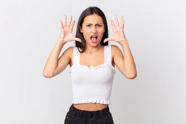 Hispanic Pretty Woman Screaming Hands Air — Stock Fotó
