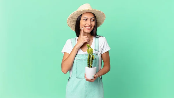 Pretty Farmer Woman Smiling Happily Daydreaming Doubting Holding Cactus — Foto de Stock