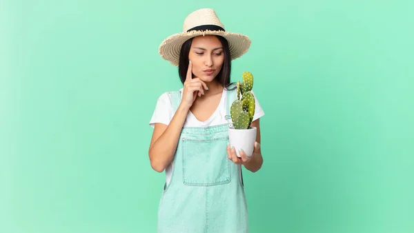 Pretty Farmer Woman Smiling Happy Confident Expression Hand Chin Holding — Stockfoto