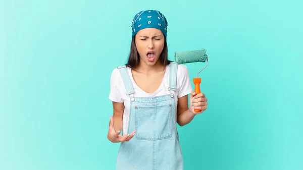 Pretty Hispanic Woman Looking Angry Annoyed Frustrated Painting Home Concept — Stock Photo, Image