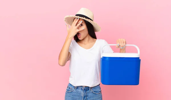 Hübsche Hispanische Frau Die Schockiert Verängstigt Oder Verängstigt Aussieht Das — Stockfoto