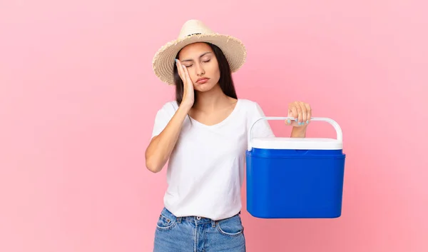 Pretty Hispanic Woman Feeling Bored Frustrated Sleepy Tiresome Holding Portable — Stockfoto