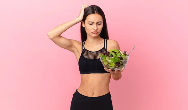 Hispanic Fitness Woman Feeling Puzzled Confused Scratching Head Holding Salad — Fotografia de Stock