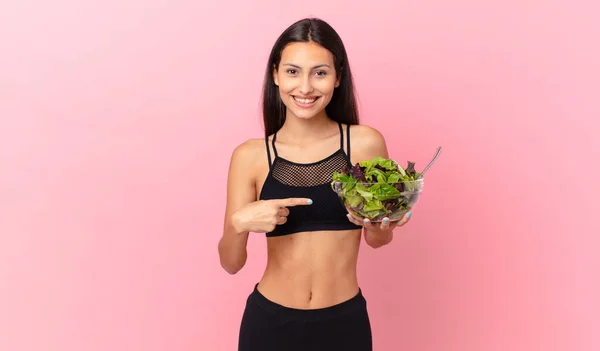 Hispanic Fitness Woman Looking Excited Surprised Pointing Side Holding Salad — Stok Foto