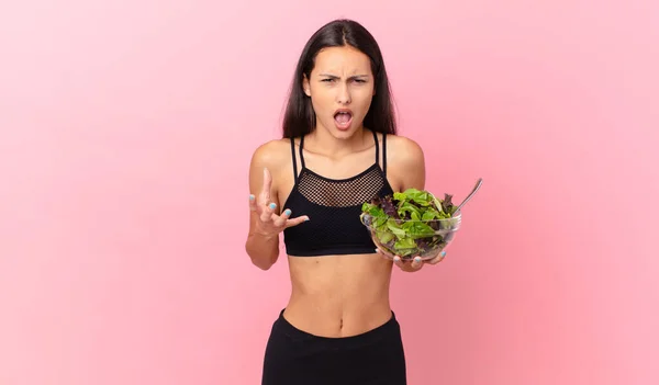 Hispanic Fitness Woman Looking Angry Annoyed Frustrated Holding Salad — Stock fotografie