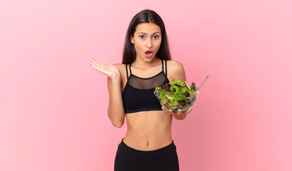 Hispanic Fitness Woman Looking Surprised Shocked Jaw Dropped Holding Object — ストック写真