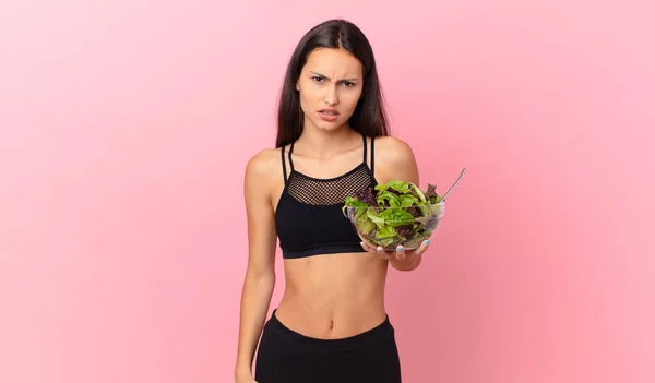 Hispanic Fitness Woman Feeling Puzzled Confused Holding Salad — ストック写真