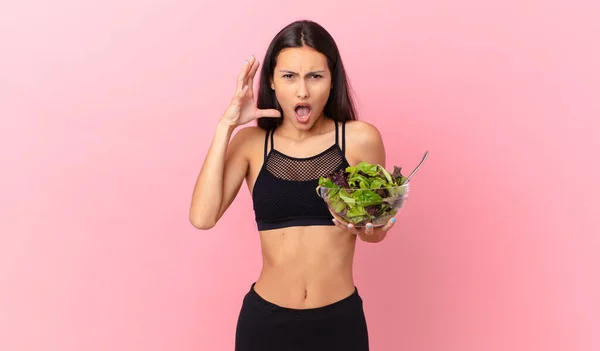 Hispanic Fitness Woman Screaming Hands Air Holding Salad — Fotografia de Stock