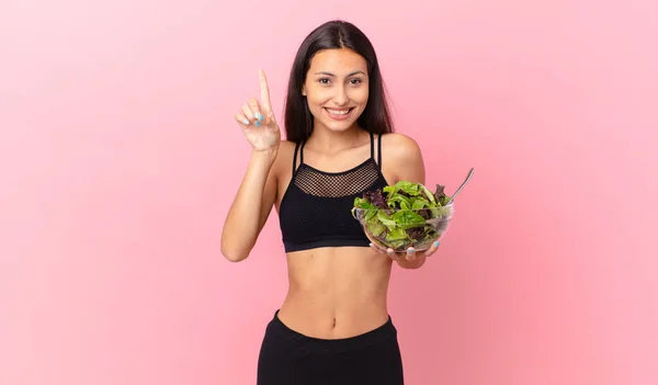 Hispanic Fitness Woman Feeling Happy Excited Genius Realizing Idea Holding — Fotografia de Stock