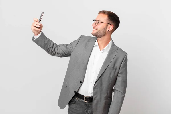 Hombre Negocios Guapo Usando Teléfono Inteligente —  Fotos de Stock