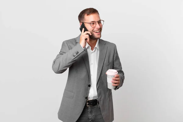 Przystojny Biznesmen Pomocą Jego Smartfona — Zdjęcie stockowe