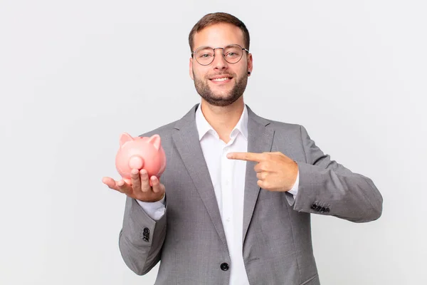 Gutaussehender Geschäftsmann Mit Sparschwein Sparkonzept — Stockfoto