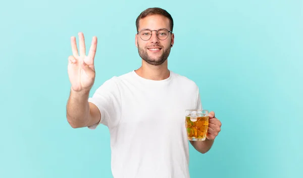 Jeune Bel Homme Buvant Une Pinte Bière — Photo