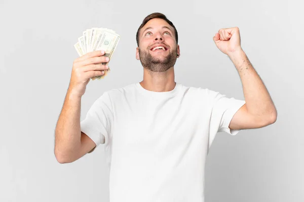 Hombre Guapo Con Billetes Dólar — Foto de Stock