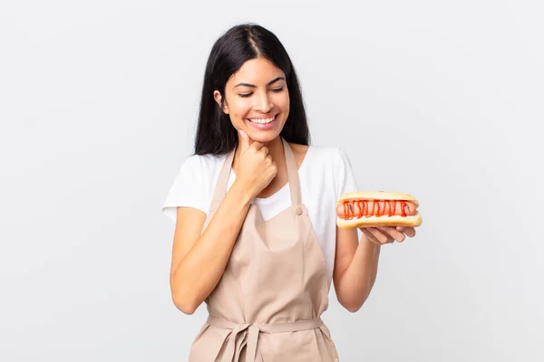 Hispanic Söt Kvinna Ganska Latinamerikansk Kock Kvinna Ler Med Ett — Stockfoto