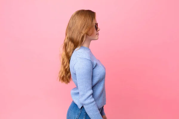 Pretty Red Head Woman Profile View Thinking Imagining Daydreaming — Stock Photo, Image