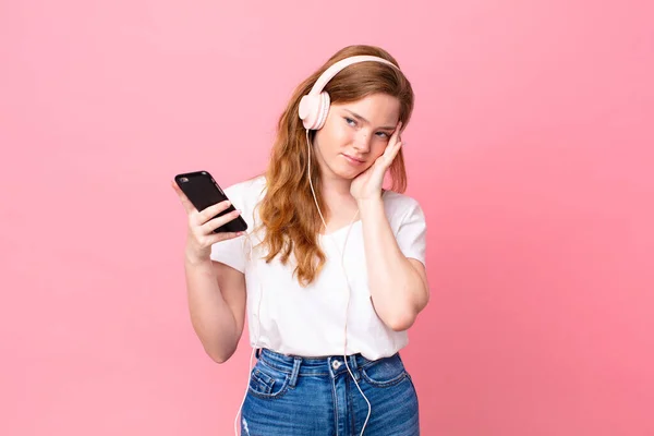 Jolie Femme Rousse Sentant Ennuyée Frustrée Endormie Après Fatigant Avec — Photo