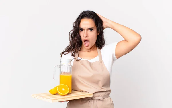 Hispanische Hübsche Köchin Die Sich Gestresst Ängstlich Oder Verängstigt Fühlt — Stockfoto