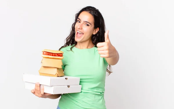 Jolie Femme Hispanique Sentant Fière Souriant Positivement Avec Les Pouces — Photo