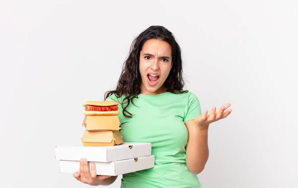 Mujer Hispana Bastante Buscando Desesperado Frustrado Estresado Sosteniendo Llevar Cajas —  Fotos de Stock