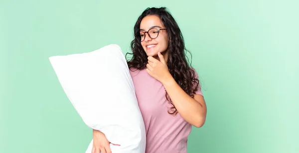 Mujer Hispana Bonita Sonriendo Con Una Expresión Feliz Segura Con — Foto de Stock