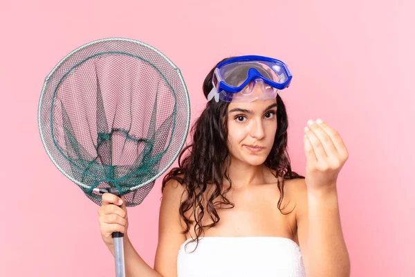 让你用护目镜和渔网来支付的漂亮的惊慌失措的女人 — 图库照片