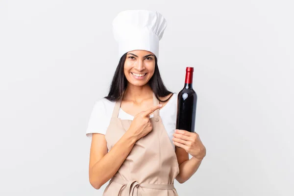 Mooie Spaanse Chef Kok Vrouw Die Vrolijk Glimlacht Zich Gelukkig — Stockfoto