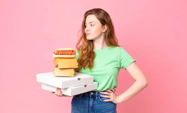 Pretty Red Head Woman Holding Take Away Fast Food Boxes — Stock Photo, Image