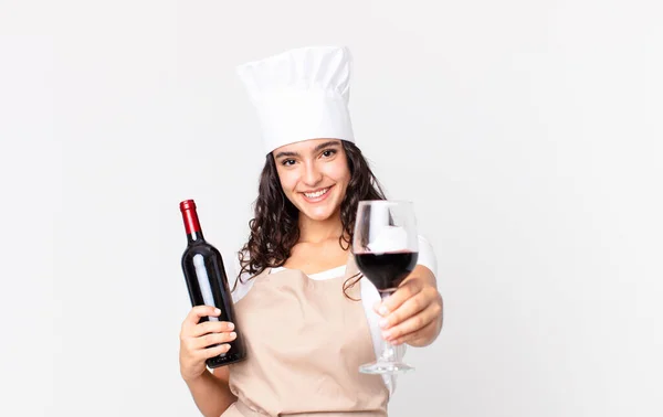 Hispânico Bonita Chef Mulher Com Uma Garrafa Vinho — Fotografia de Stock