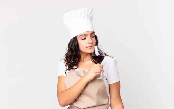 Spaanse Mooie Chef Kok Vrouw Met Een Glas Wijn — Stockfoto