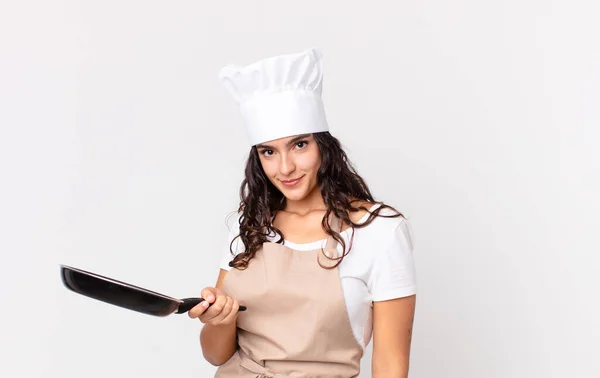 Paniekerige Mooie Chef Vrouw Die Een Pan Vasthoudt — Stockfoto