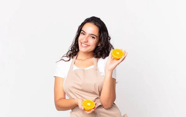 Hispanic Pretty Chef Woman Preparing Orange Juice — Stockfoto