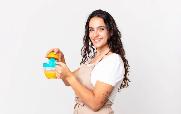 Hispanic Pretty Chef Woman Preparing Orange Juice — Stock Photo, Image